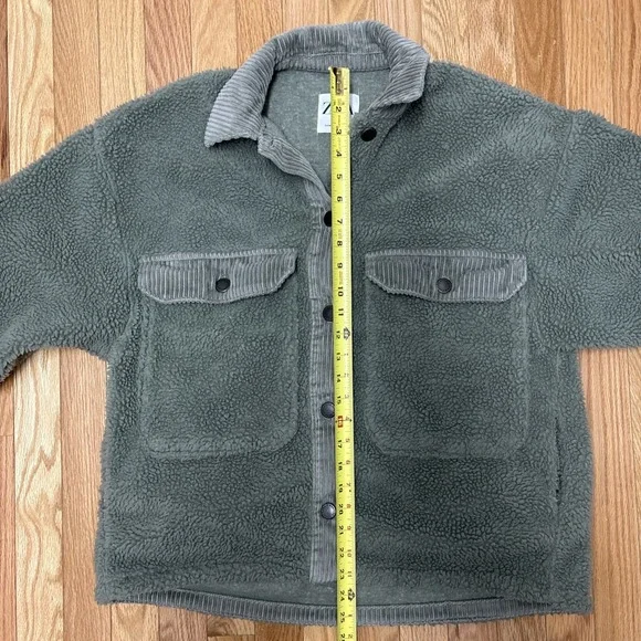 Zara Green Crop Sherpa Faux Fur Fleece Jacket With Corduroy Details Size Medium - Picture 8 of 11